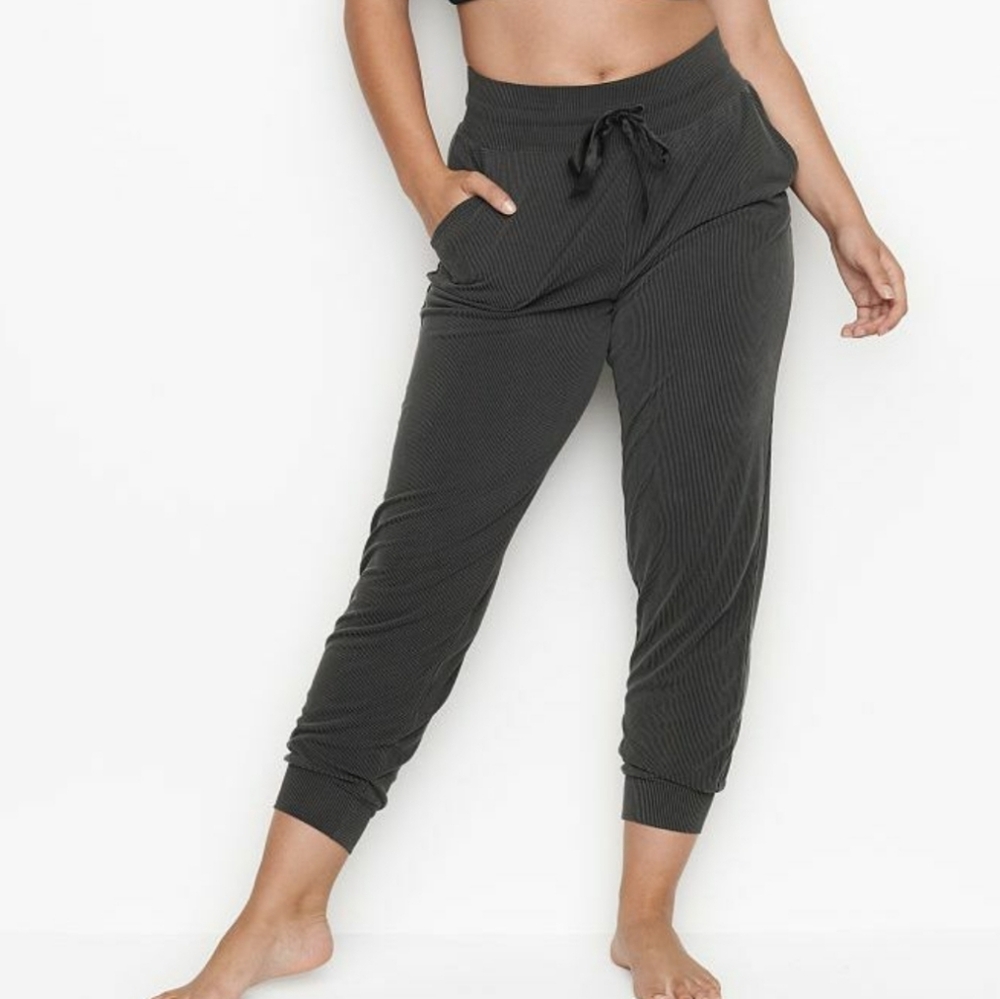 Victoria's Secret Black Textured Pants Size M